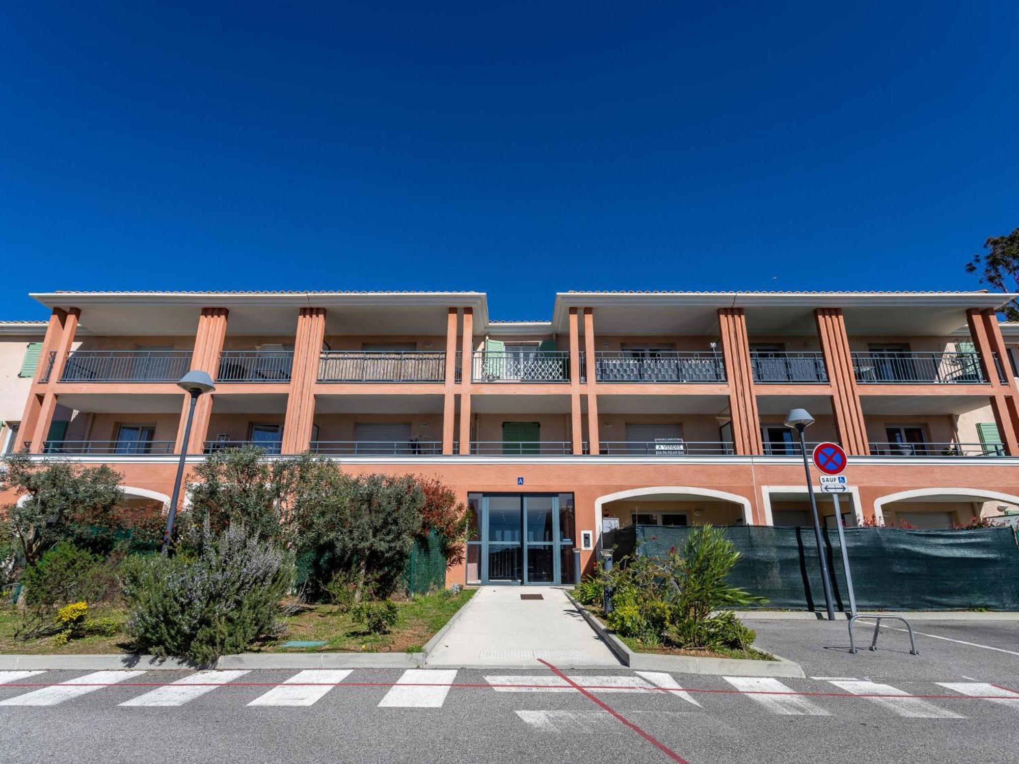 Apartment Le Jardin Du Loderi-2 By Interhome Bormes-les-Mimosas Exteriör bild