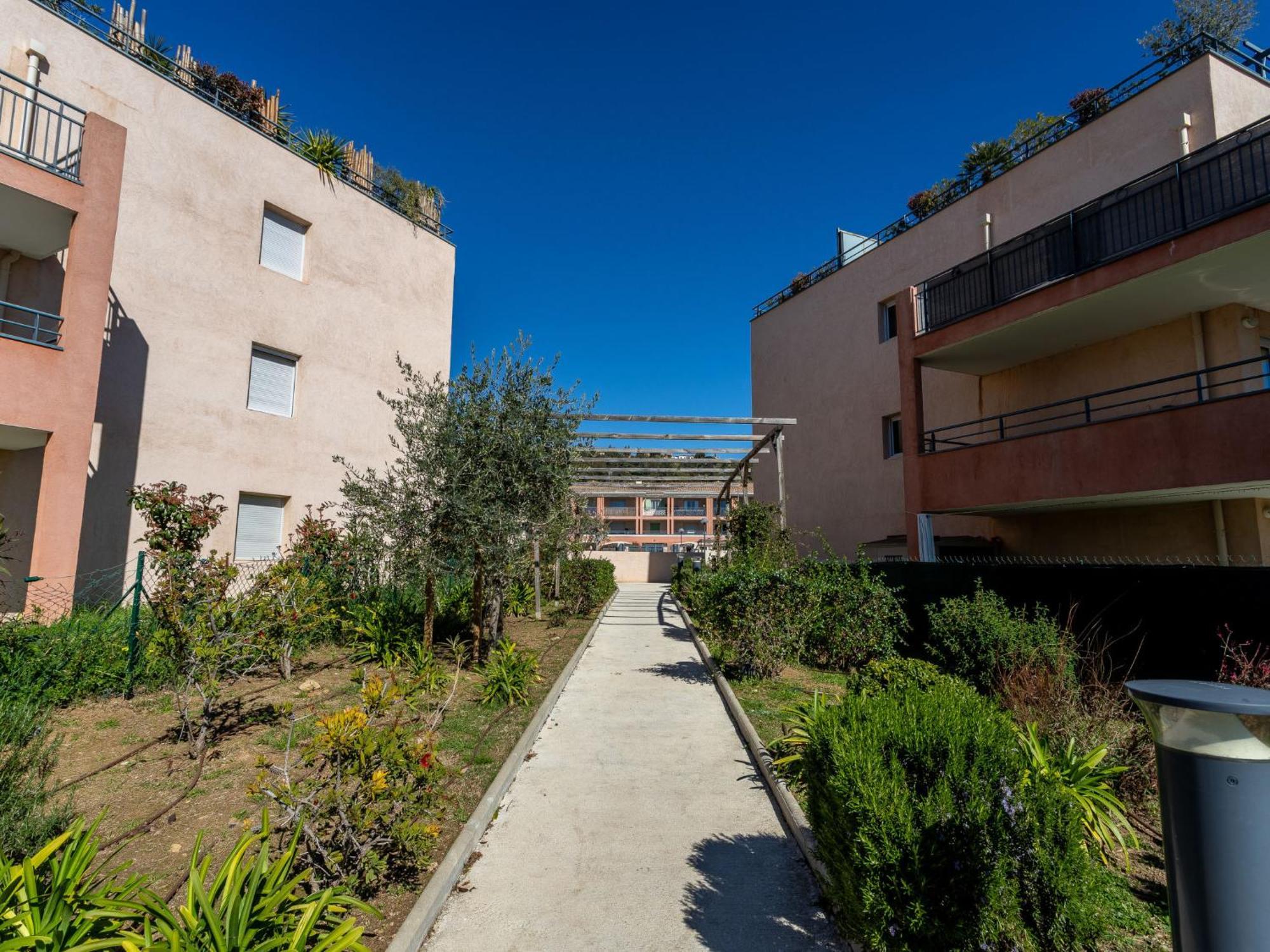 Apartment Le Jardin Du Loderi-2 By Interhome Bormes-les-Mimosas Exteriör bild